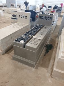 מצבות ברעננה